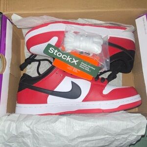Dunk Low SB'-Pack Chicago' Size 8.5 Men’s Chicago dunk lows